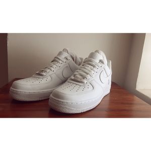 Classic White Air Force One's low tops